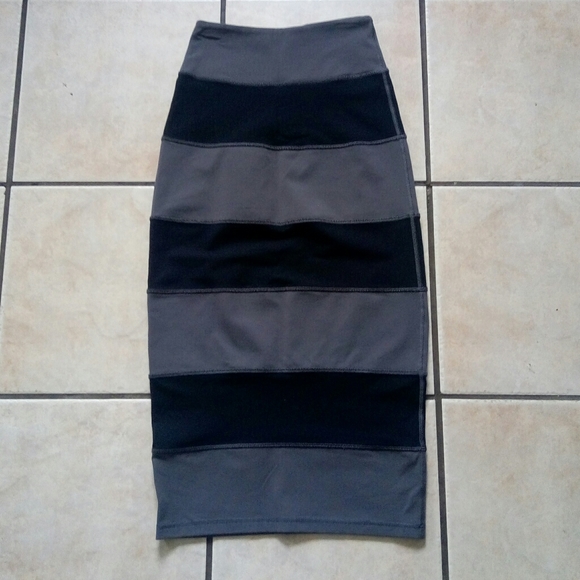 Lululemon Yoga Over Skirt - Picture 1 of 3